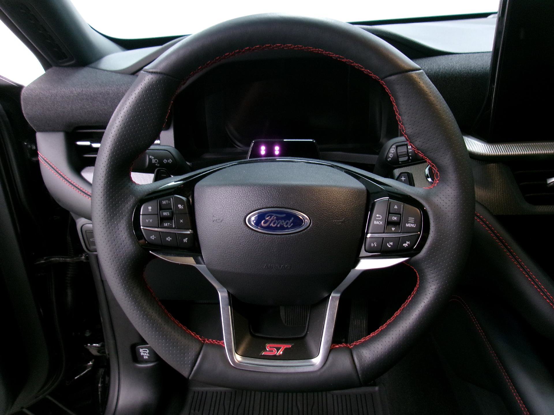 Used 2025 Ford Explorer ST image 6