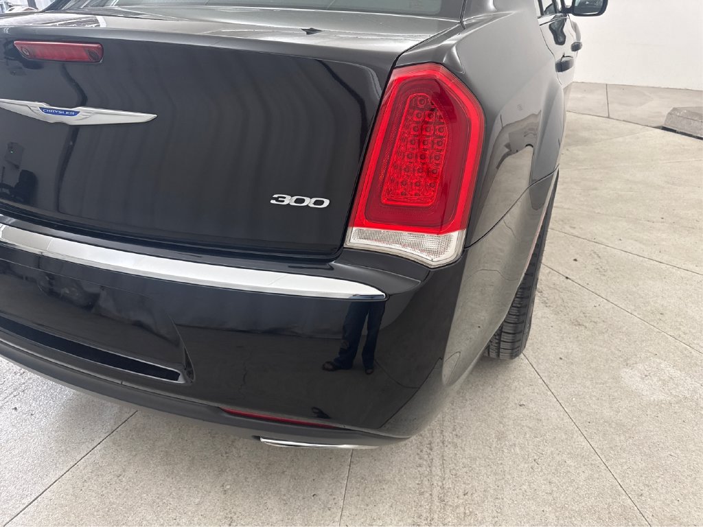 Used 2018 Chrysler 300 Touring RWD image 23