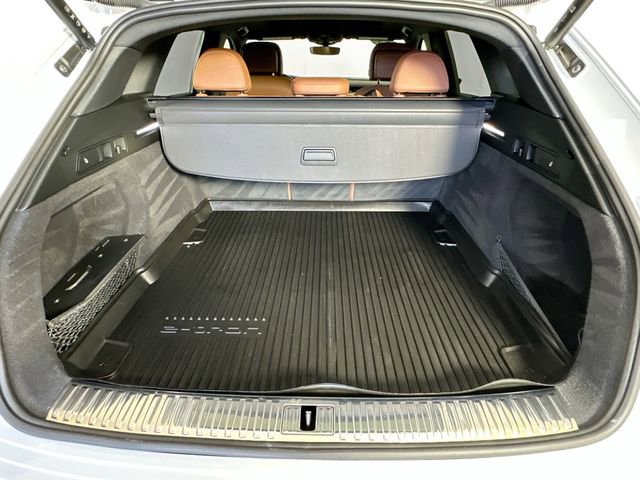 Used 2024 Audi Q8 e-tron Premium image 31