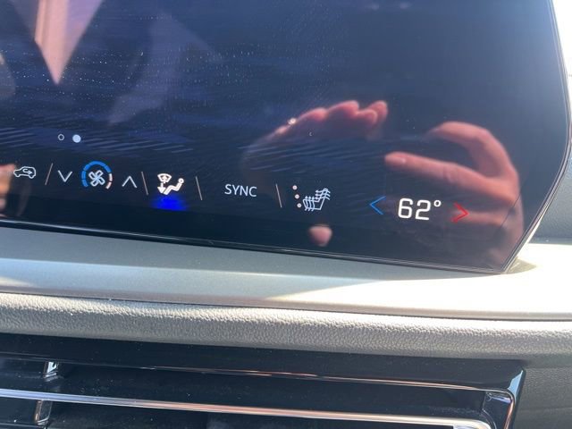 Used 2025 Chevrolet Traverse LT AWD/4WD image 26