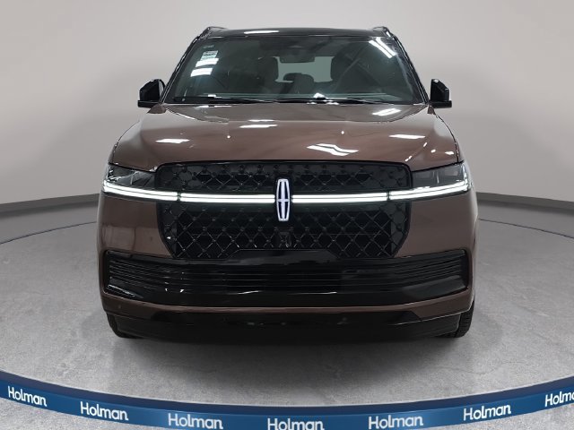 New 2027 Lincoln Navigator Black Label AWD/4WD image 2