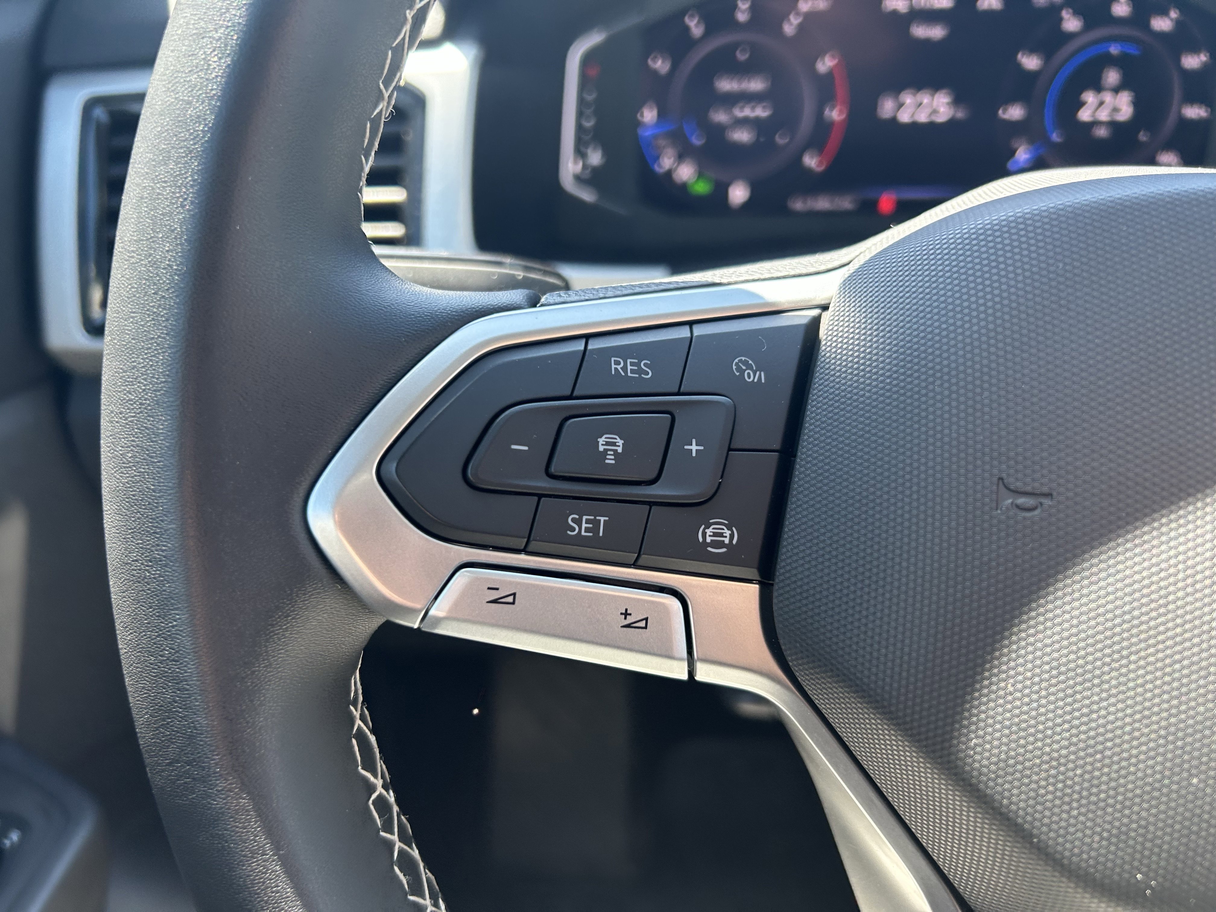 Certified 2023 Volkswagen Atlas SE w/ Panoramic Sunroof Package AWD/4WD image 18