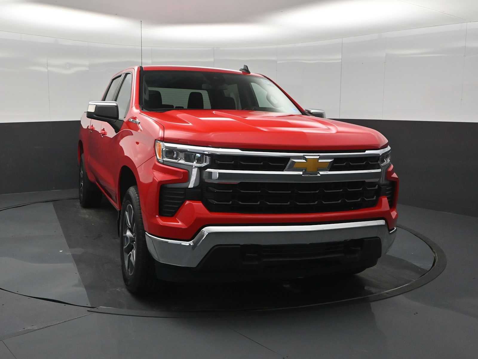 Used 2023 Chevrolet Silverado 1500 LT AWD/4WD image 3