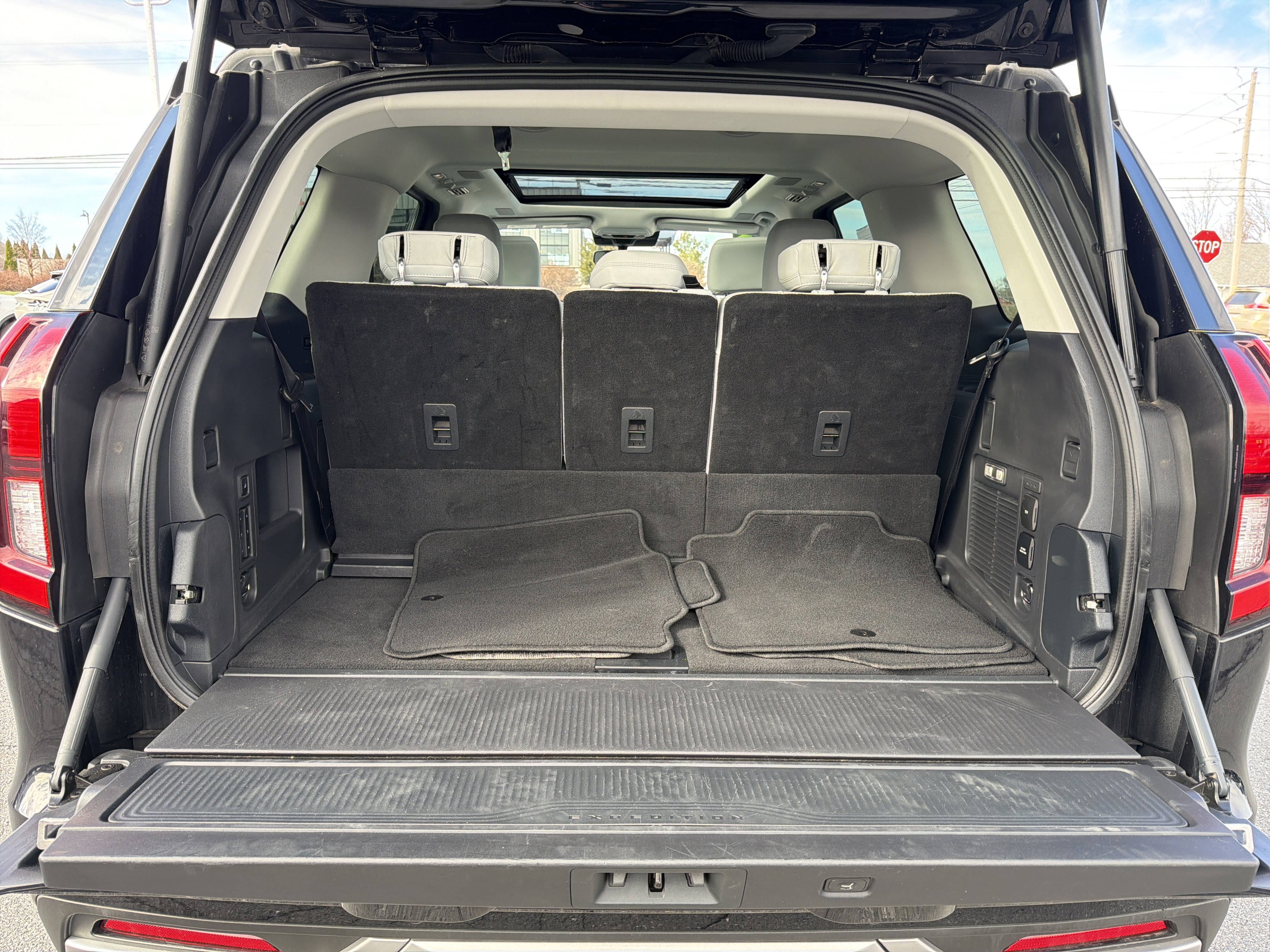 Certified 2025 Ford Expedition Platinum w/ Driver's Package image 5