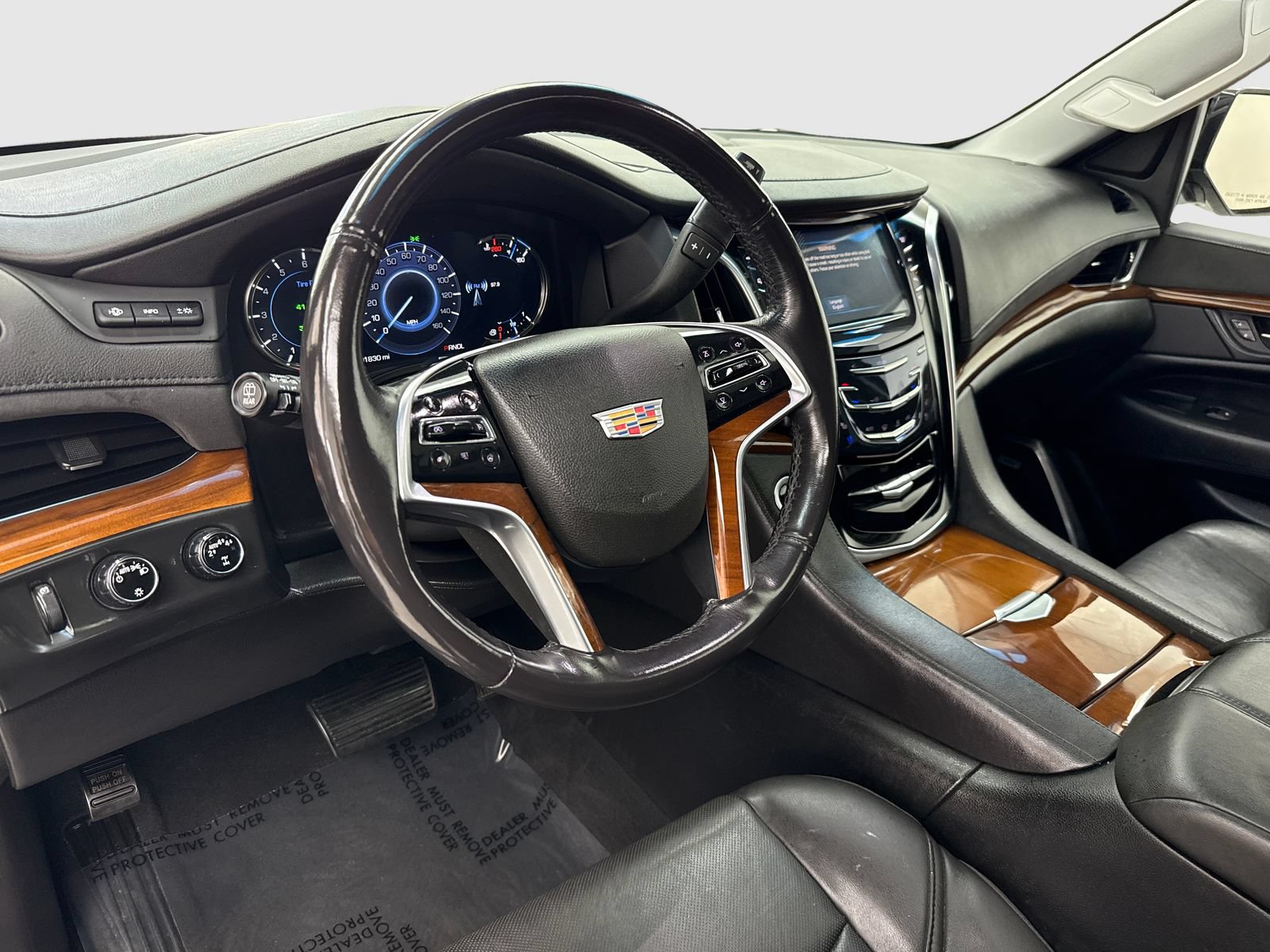 Used 2018 Cadillac Escalade Luxury AWD/4WD image 18