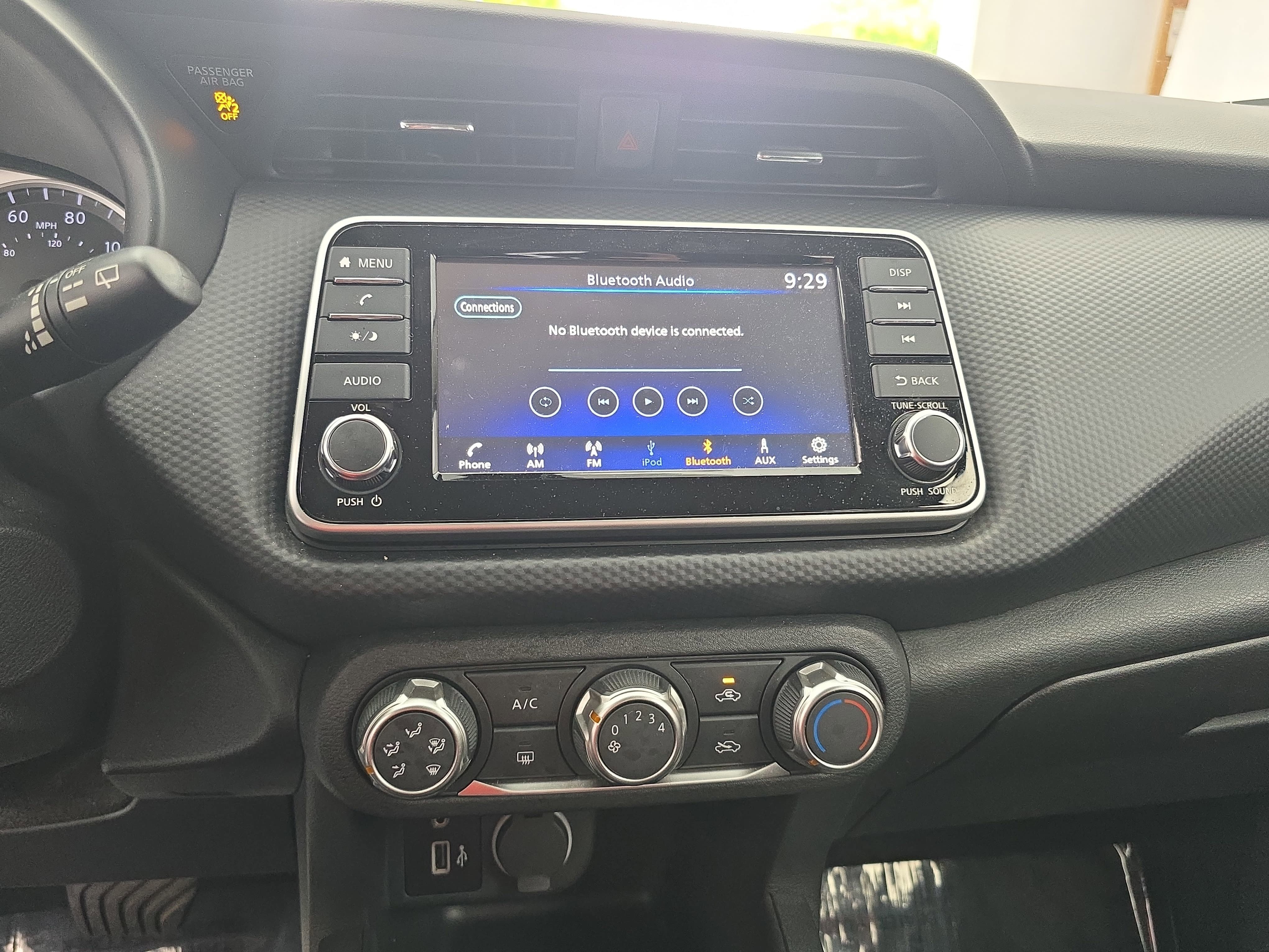 Certified 2025 Nissan Kicks Play S image 19