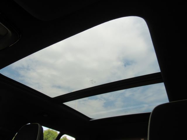 Used 2022 Volvo XC40 P8 Recharge Plus image 50