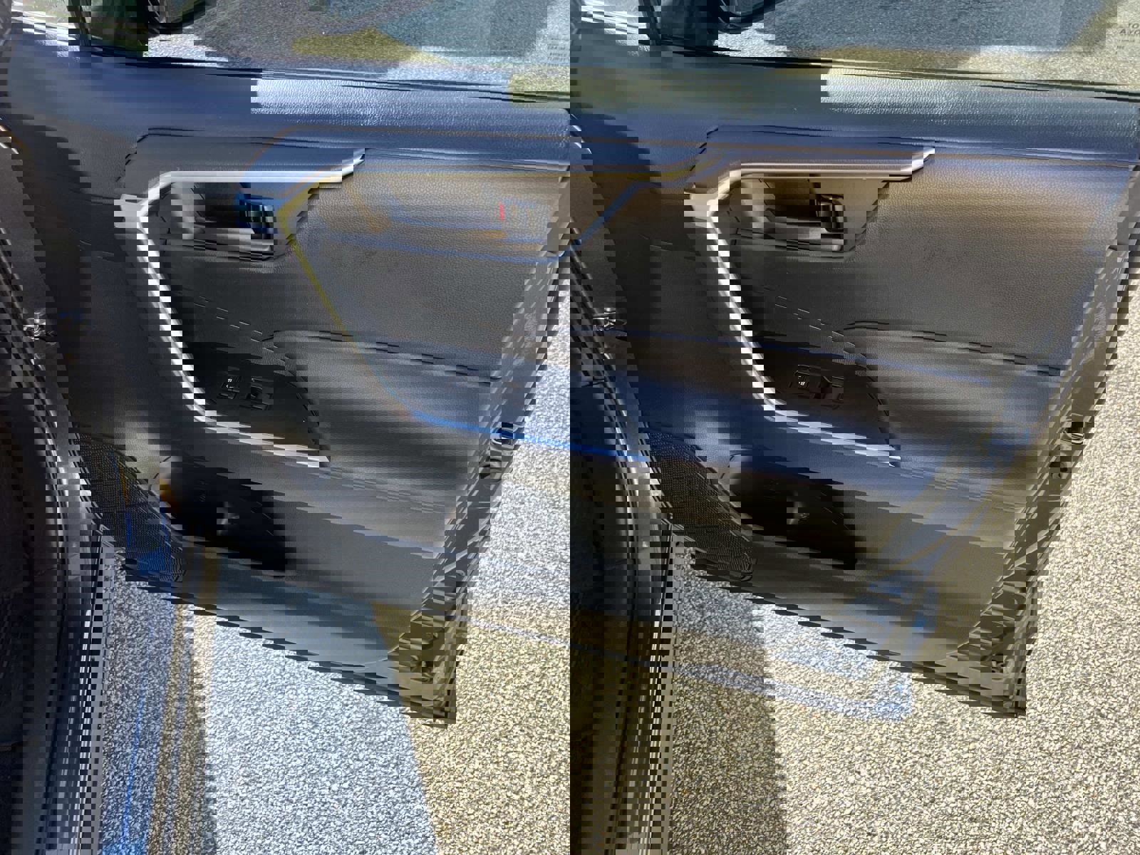 Used 2021 Toyota RAV4 LE image 14