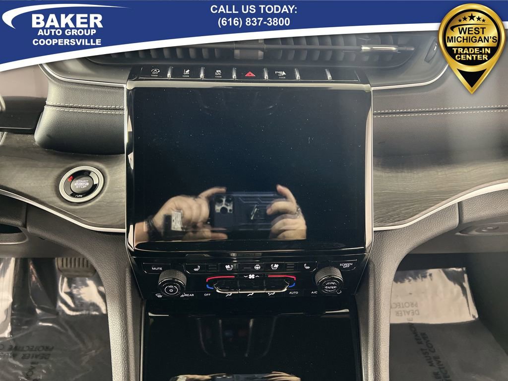 Used 2024 Jeep Grand Cherokee L Limited w/ Luxury Tech Group II image 12