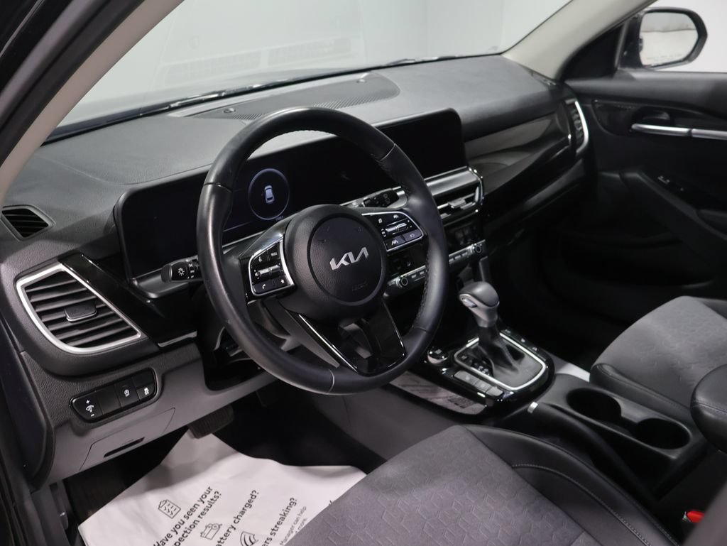 Used 2024 Kia Seltos S AWD/4WD image 16