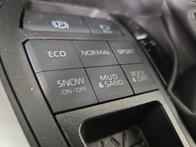 Used 2025 Toyota RAV4 XLE image 25