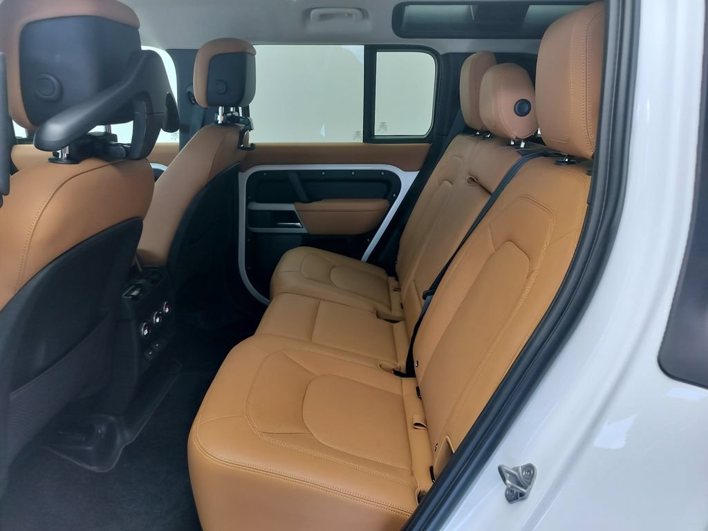 Used 2023 Land Rover Defender 110 SE AWD/4WD image 16