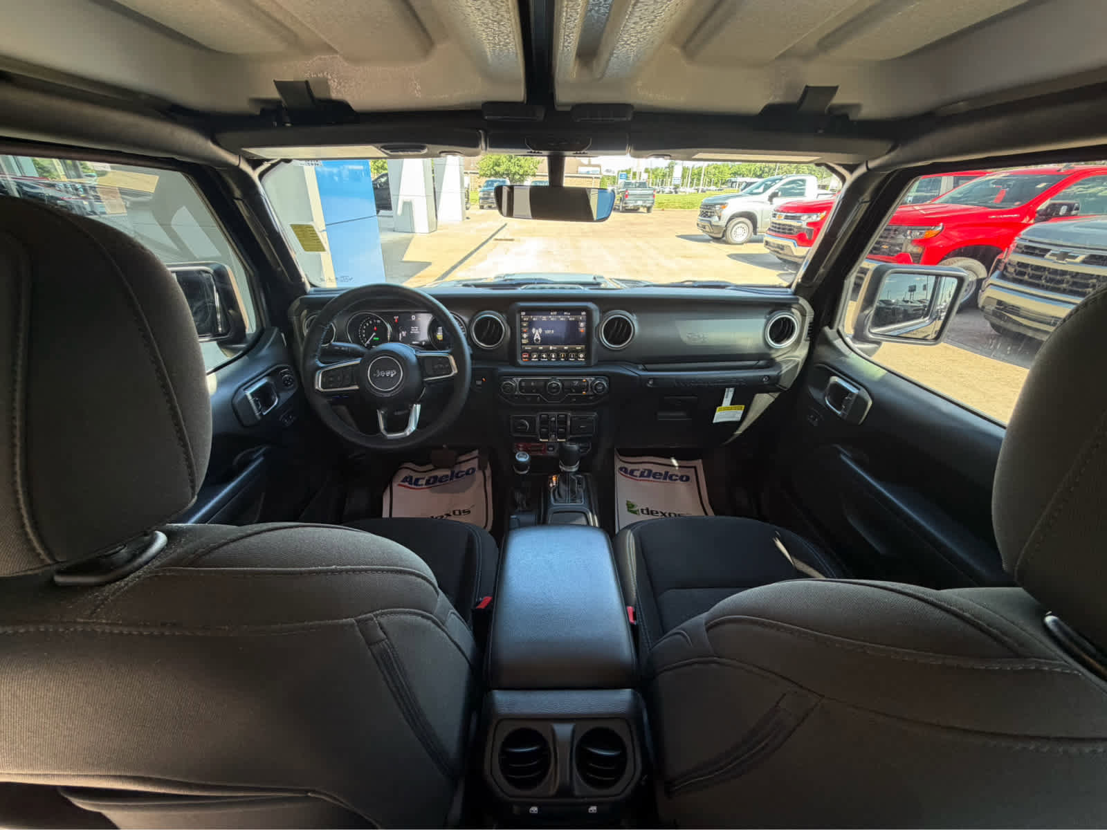 Used 2023 Jeep Wrangler Unlimited Rubicon 4xe w/ Cold Weather Group AWD/4WD image 18