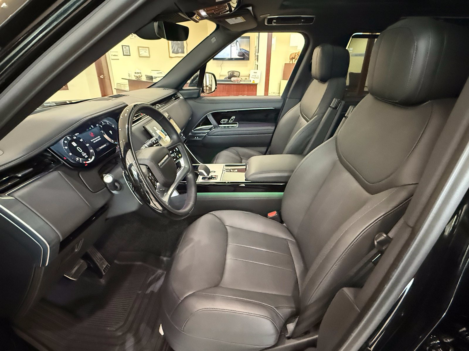 New 2025 Land Rover Range Rover Long Wheelbase SE AWD/4WD image 14