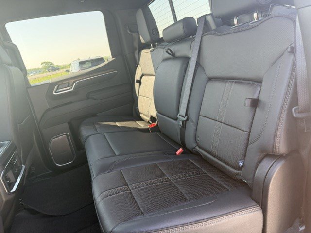 Used 2026 Chevrolet Silverado 1500 High Country w/ Technology Package AWD/4WD image 35