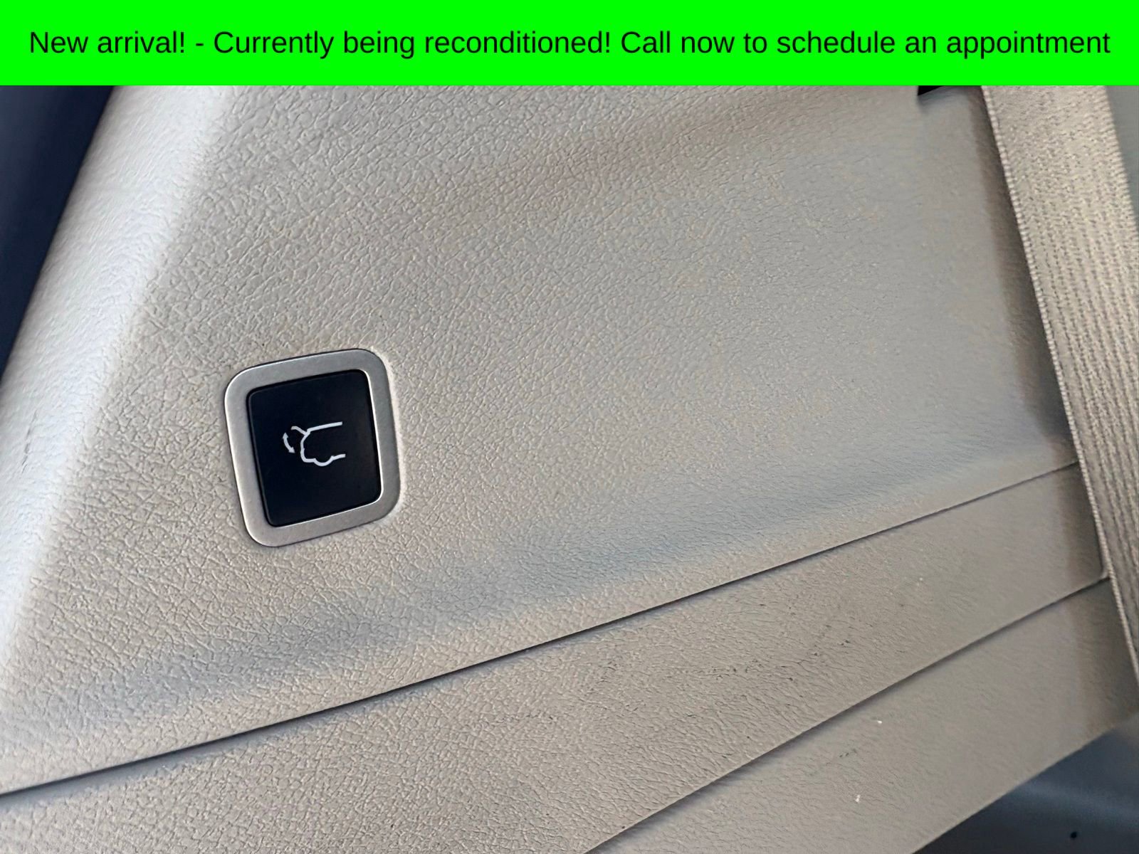 Used 2023 Chrysler Voyager LX image 6