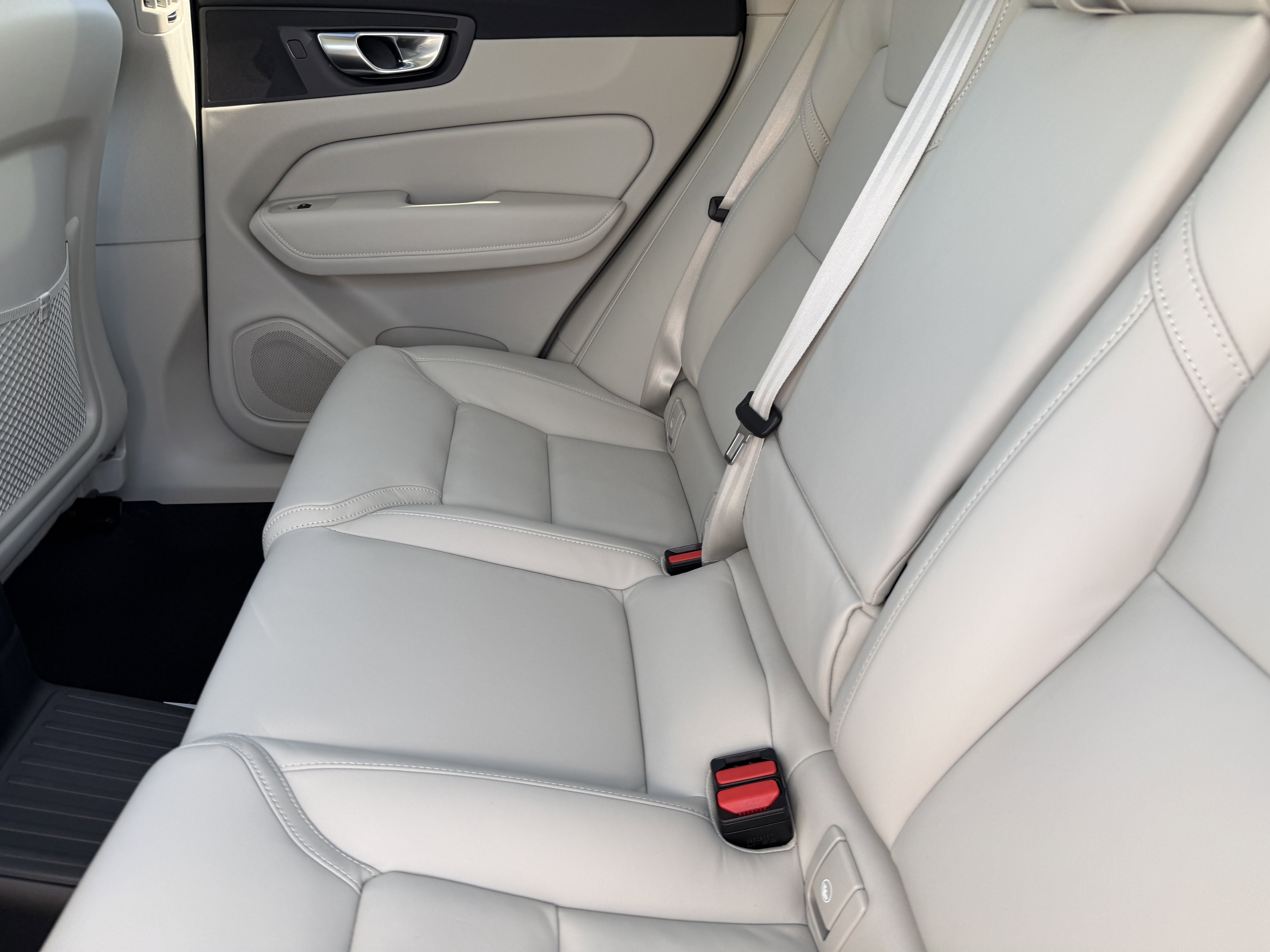 New 2026 Volvo XC60 T8 Ultra w/ Climate Package image 16