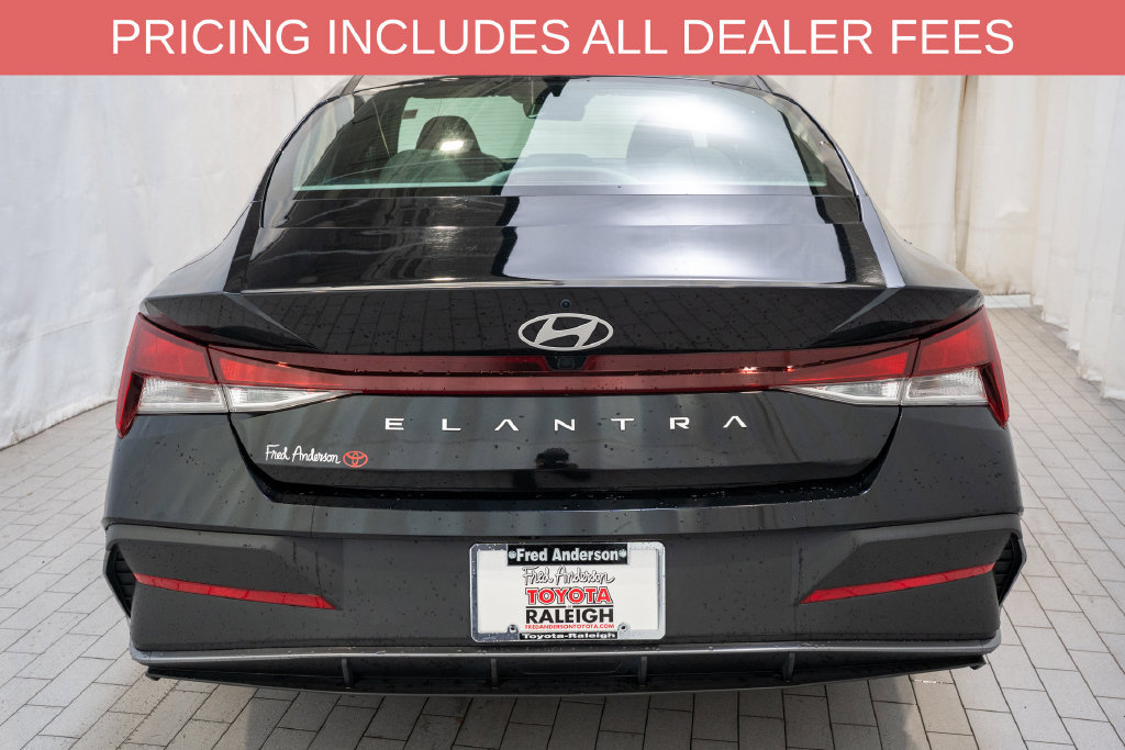 Used 2024 Hyundai Elantra SEL FWD image 4