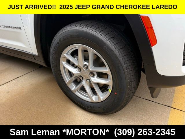 New 2025 Jeep Grand Cherokee Laredo w/ Luxury Tech Group I image 4