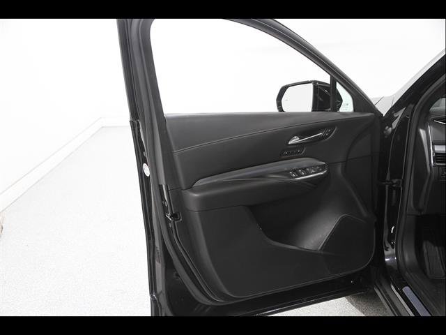Certified 2022 Cadillac XT4 Premium Luxury w/ Technology Package AWD/4WD image 4