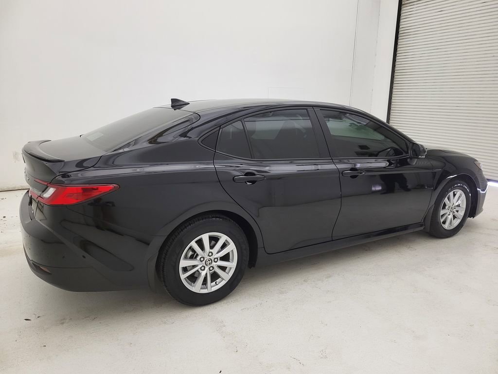 Used 2025 Toyota Camry LE image 10