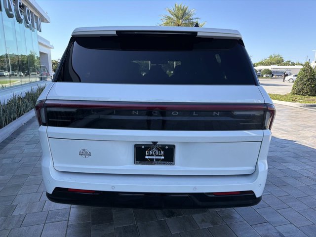 New 2026 Lincoln Navigator L Reserve w/ Jet Appearance Package AWD/4WD image 3