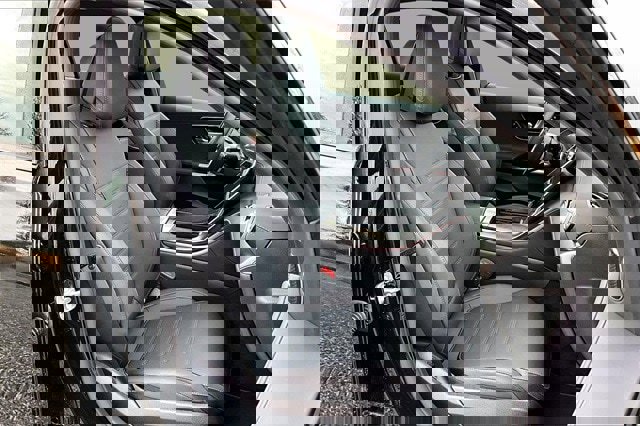 Used 2025 Mercedes-Benz C 300 4MATIC Sedan image 32