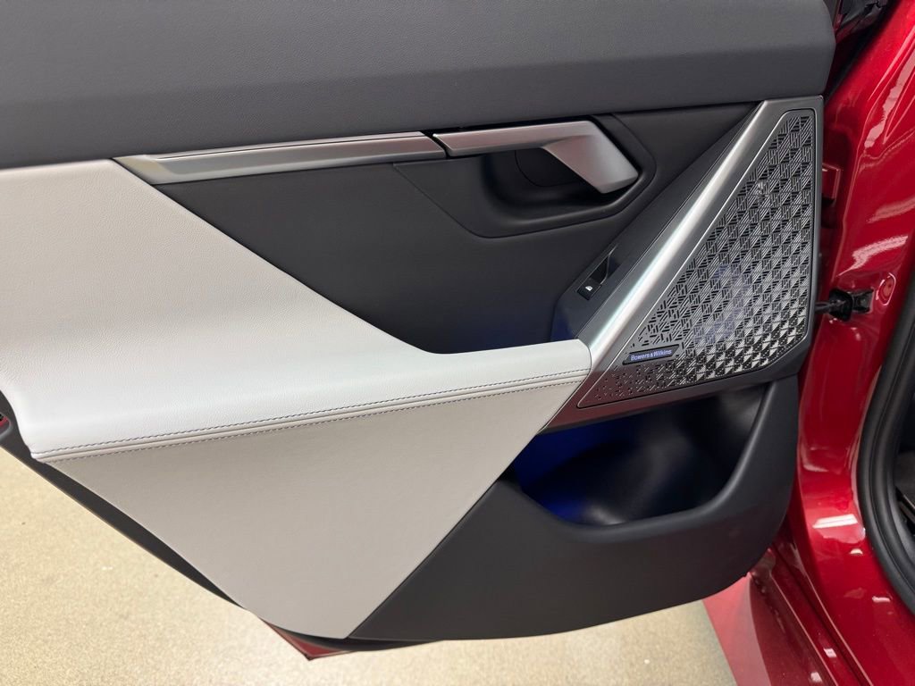 Used 2025 BMW M5 w/ Carbon Package image 17