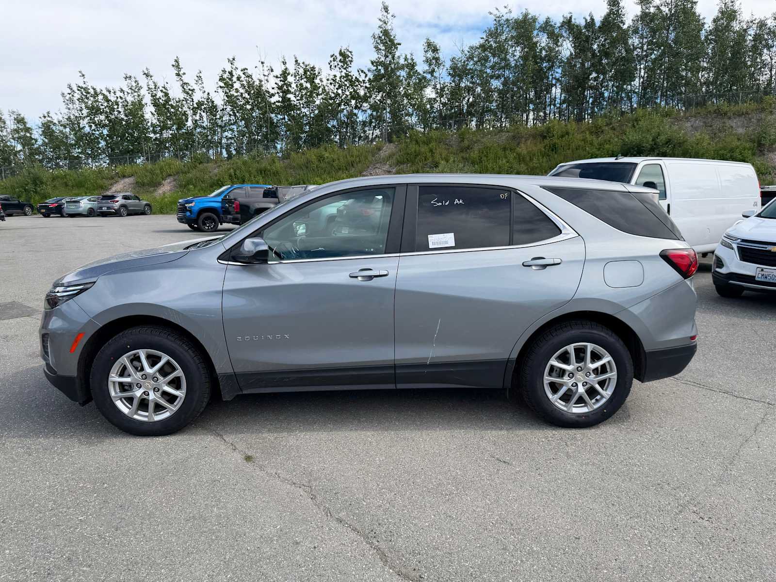 Used 2024 Chevrolet Equinox LT AWD/4WD image 2