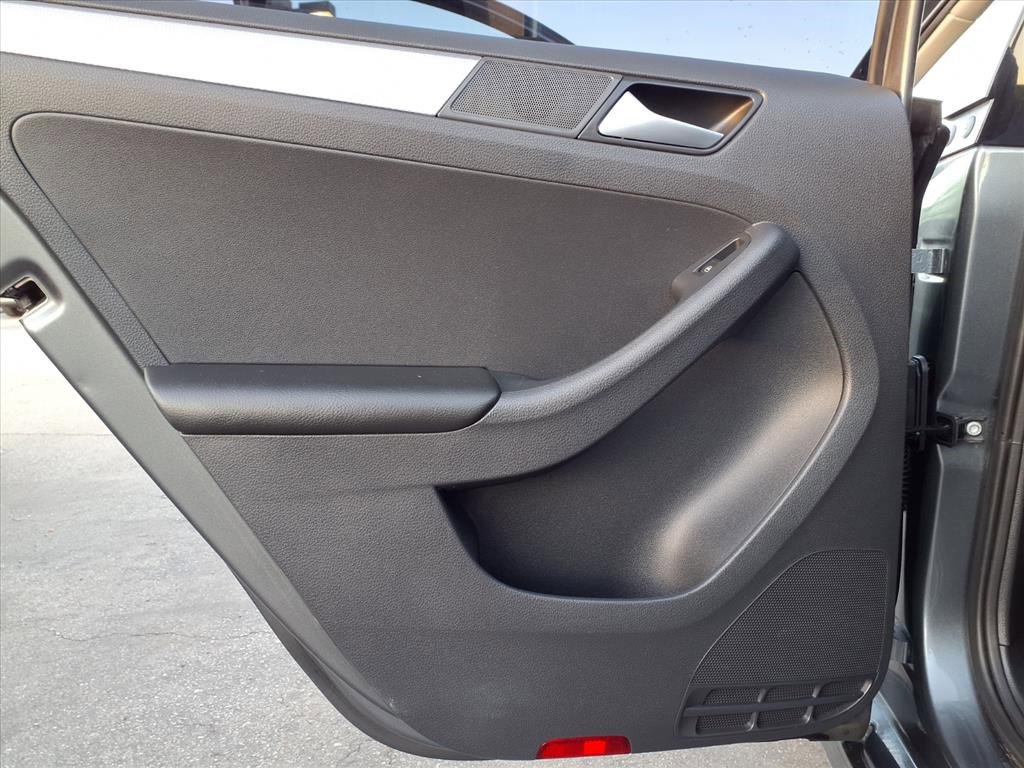 Used 2017 Volkswagen Jetta SE image 22