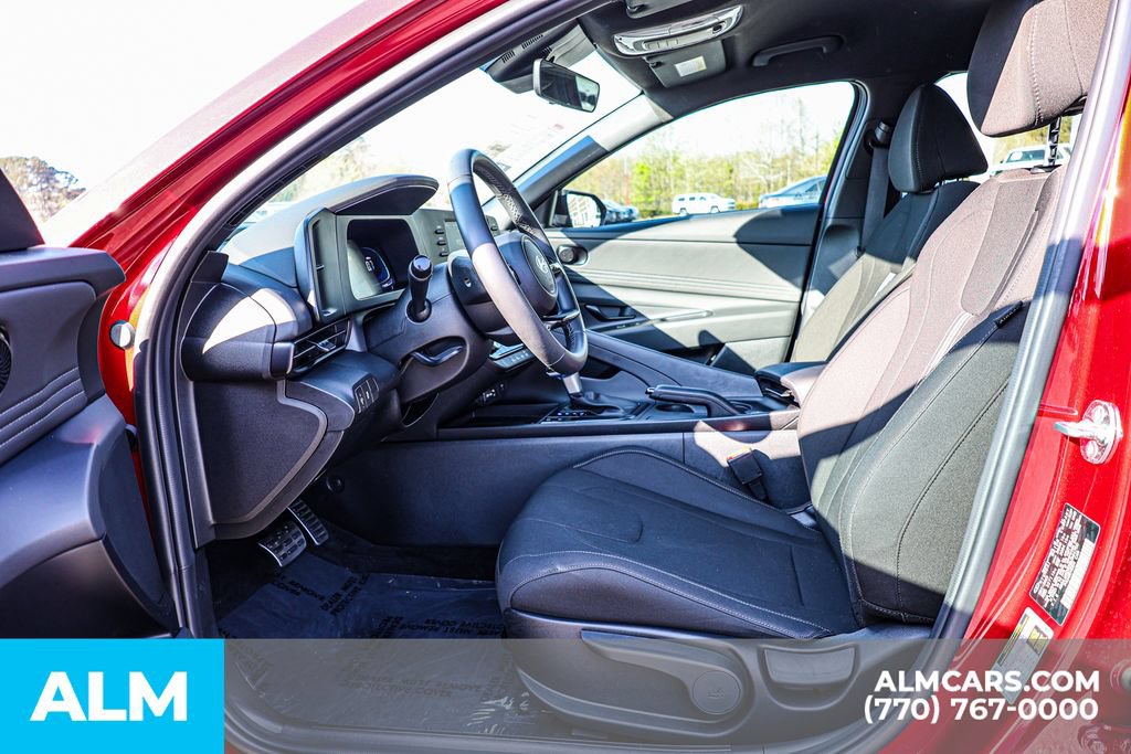 Used 2025 Hyundai Elantra Sport FWD image 18
