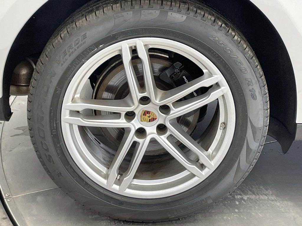 Certified 2023 Porsche Macan image 13