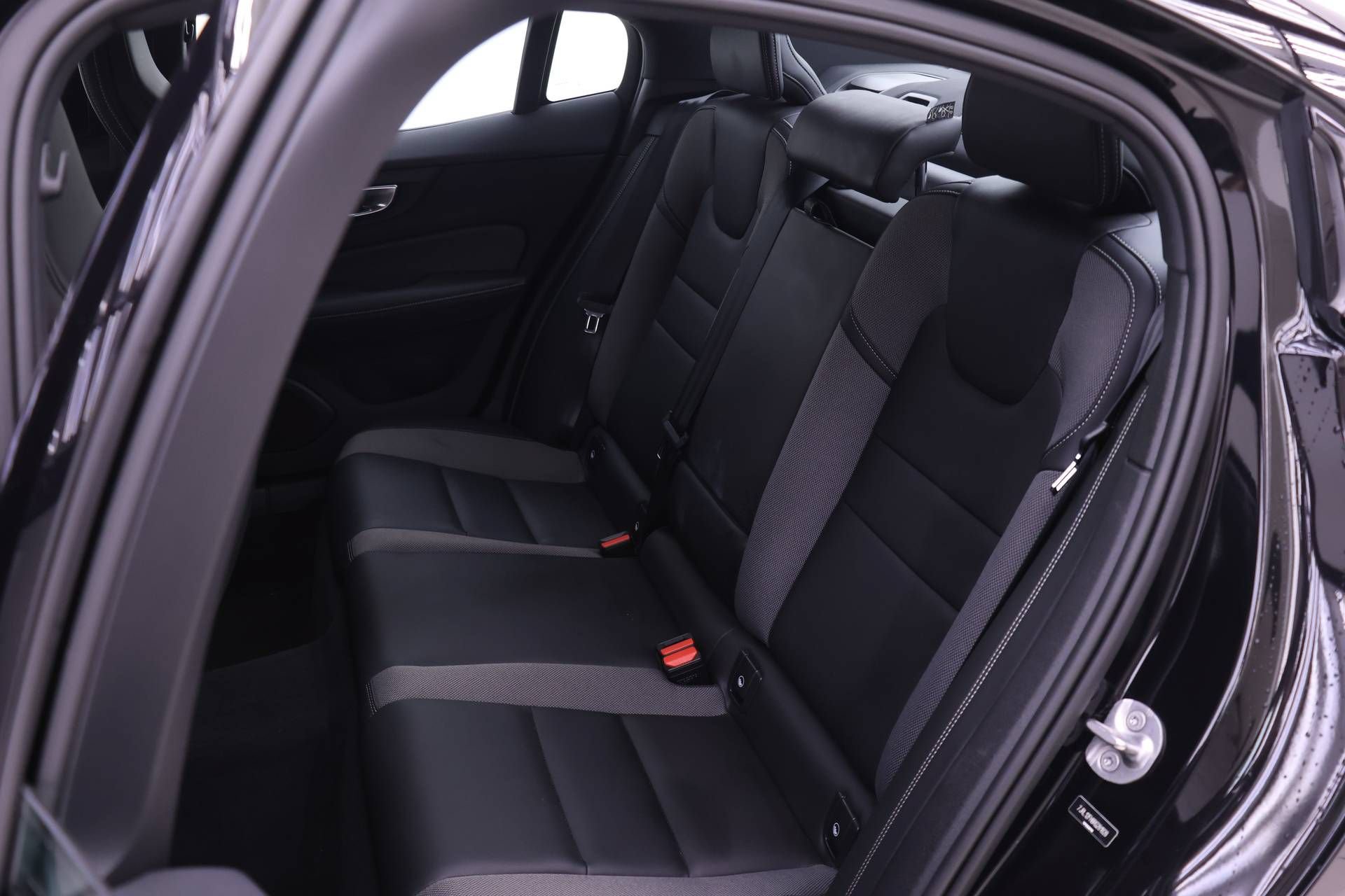 Certified 2024 Volvo S60 B5 Plus w/ Protection Package Premier FWD image 13