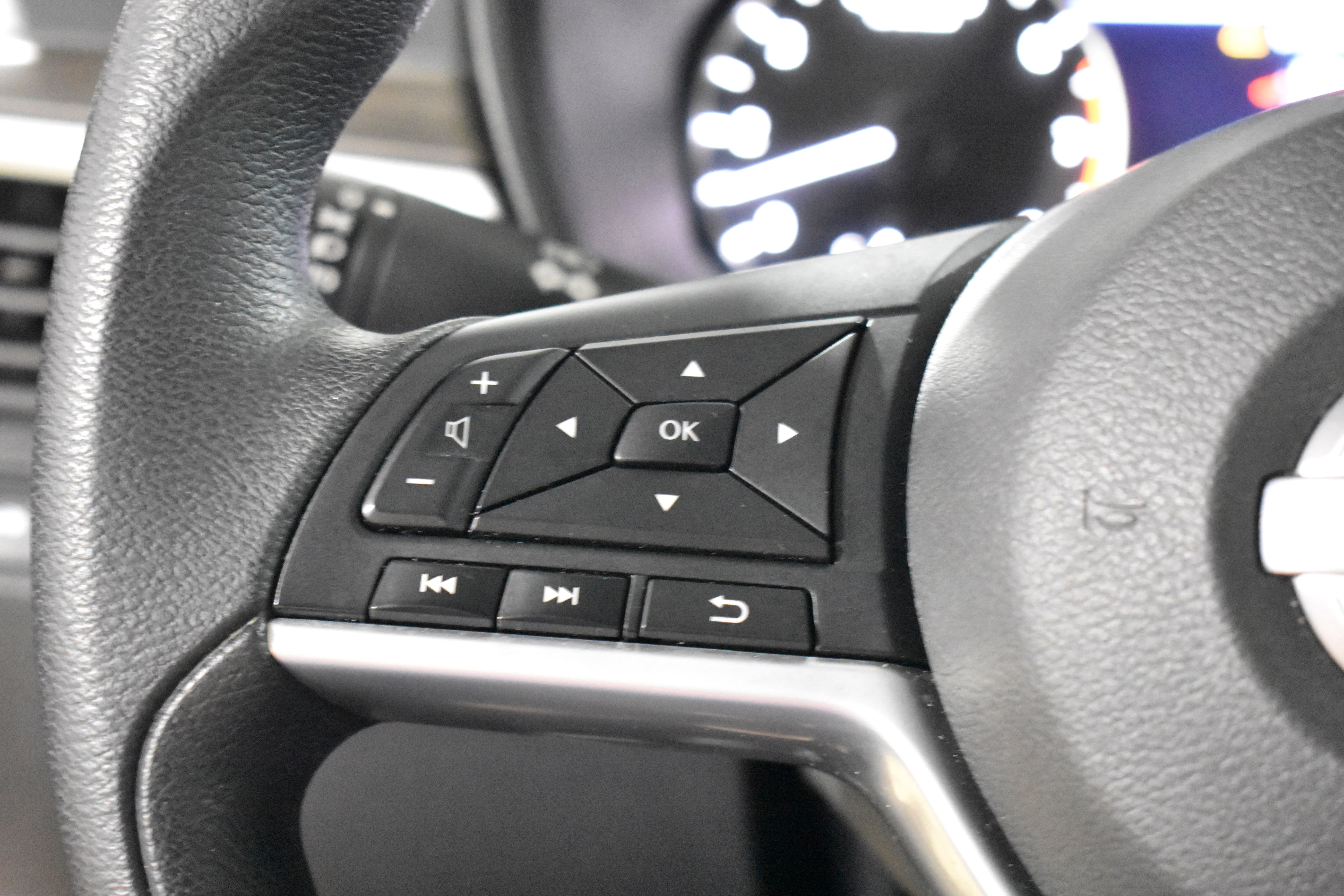 Used 2025 Nissan Altima 2.5 SV image 14