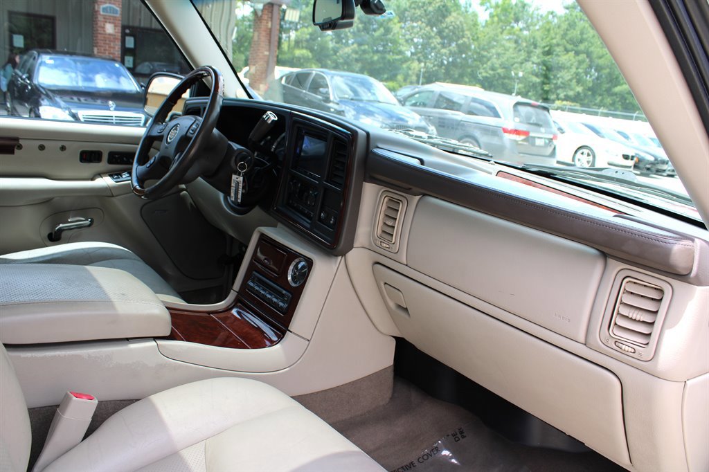 Used 2006 Cadillac Escalade EXT image 25