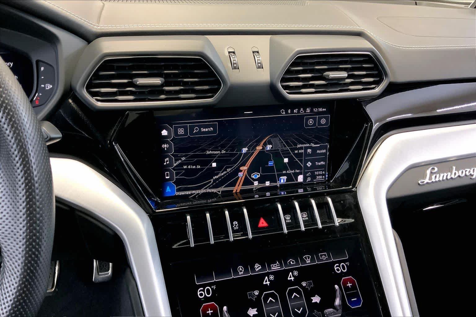 Used 2020 Lamborghini Urus AWD/4WD image 6