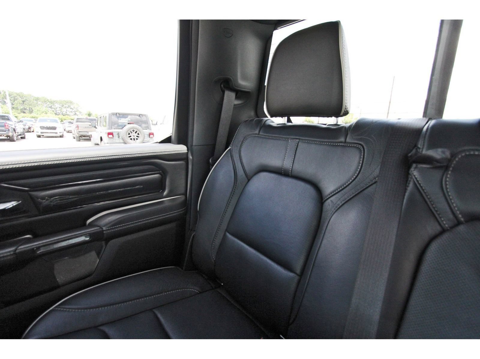 Used 2023 RAM 1500 Limited w/ Body Color Bumper Group AWD/4WD image 14