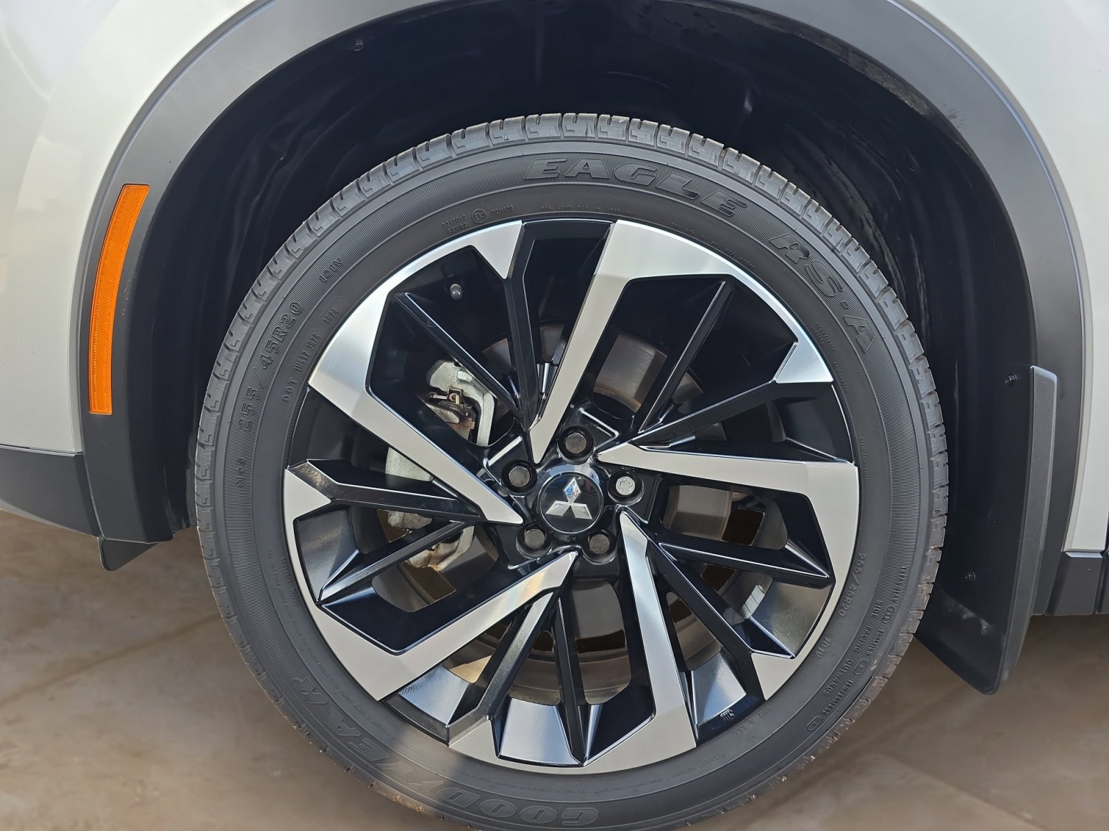 Used 2024 Mitsubishi Outlander SE image 28