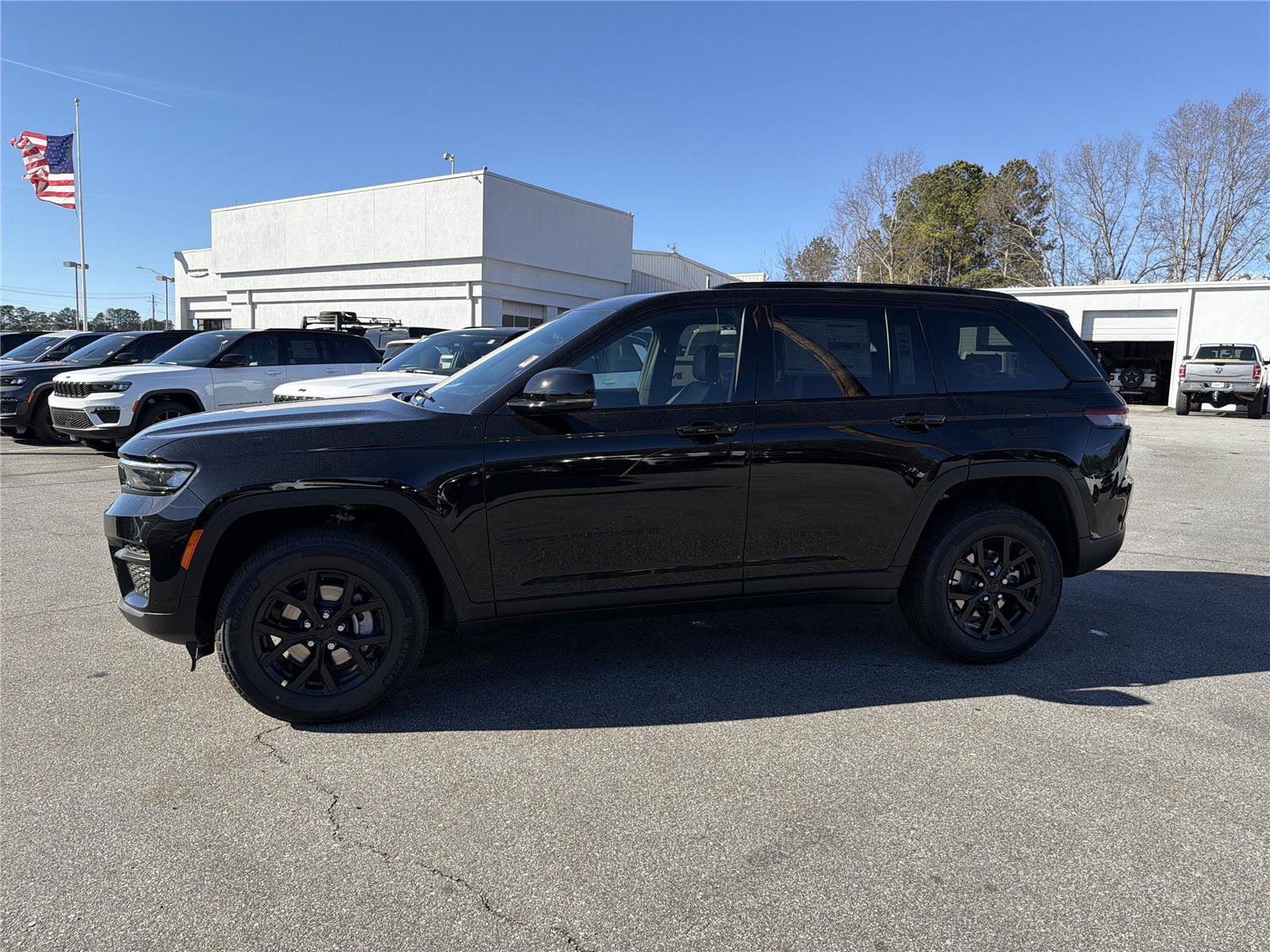 New 2025 Jeep Grand Cherokee Altitude image 9
