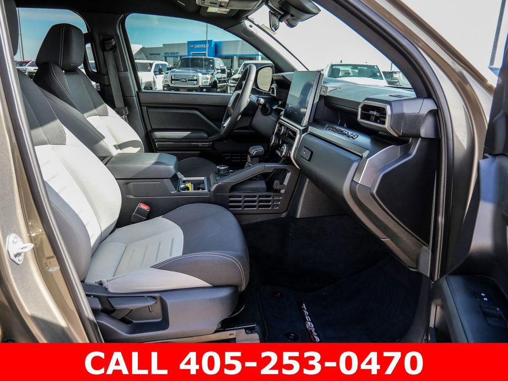 Used 2025 Toyota Tacoma TRD Off-Road AWD/4WD image 17