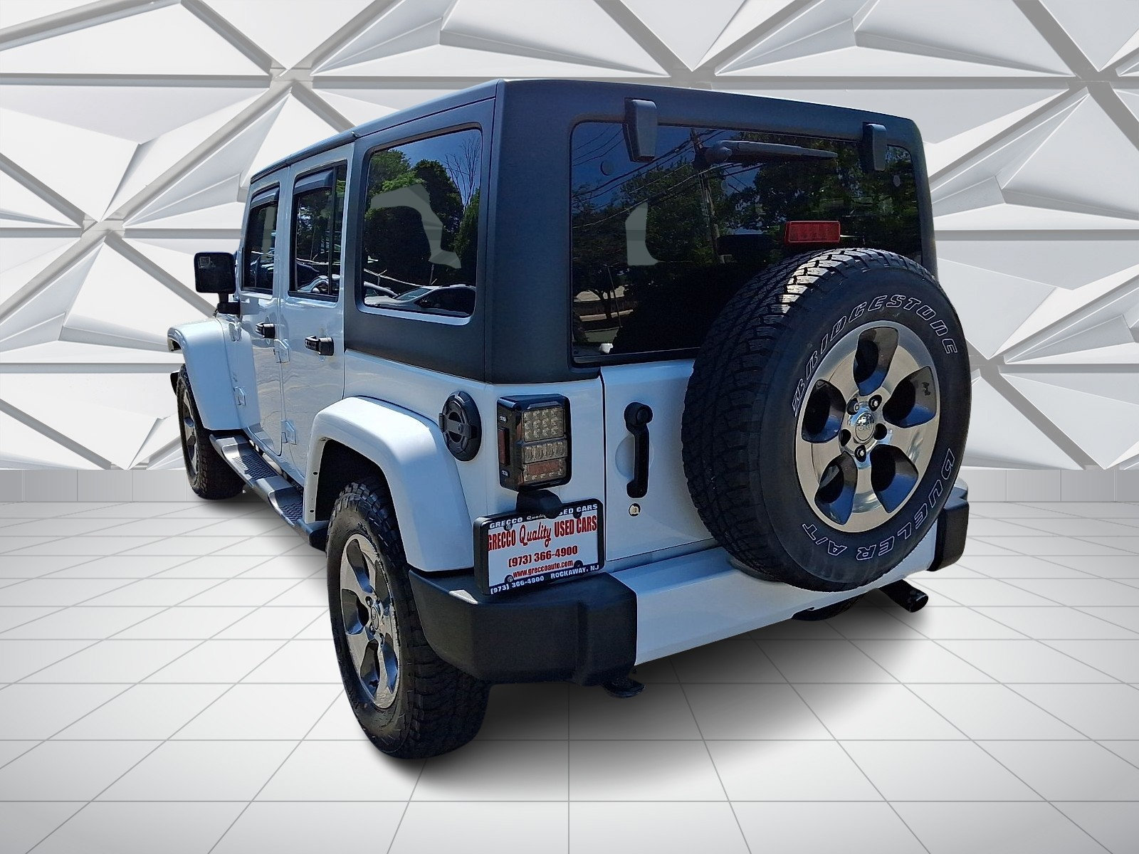 Used 2016 Jeep Wrangler Unlimited Sahara w/ Connectivity Group AWD/4WD image 8