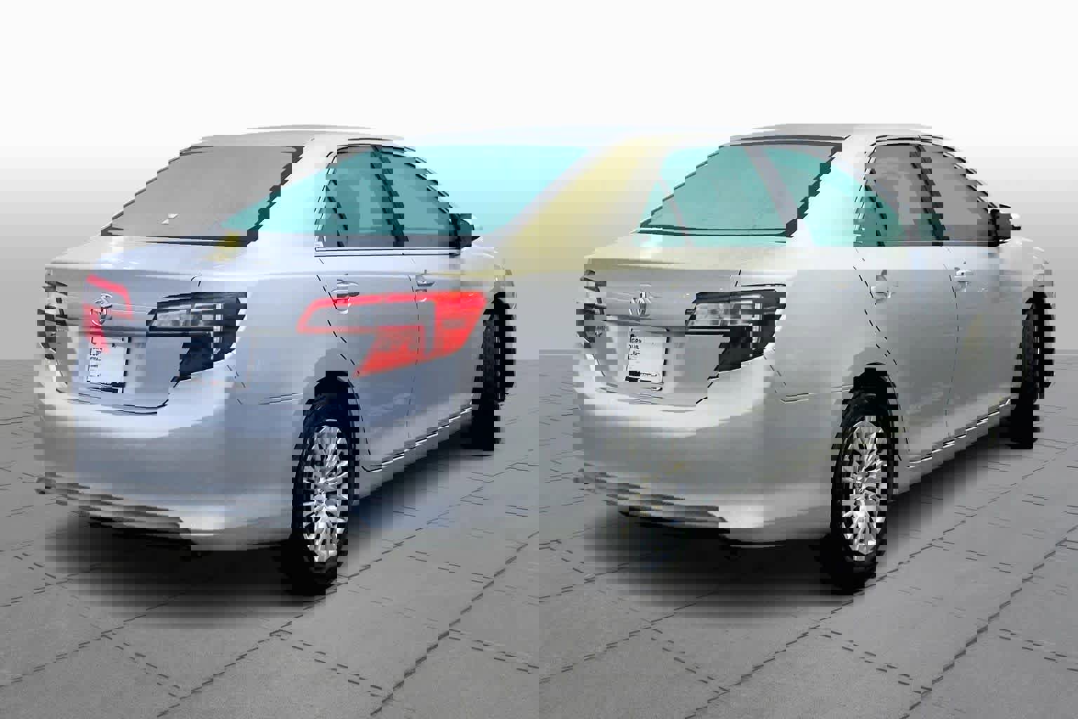 Used 2014 Toyota Camry L image 13