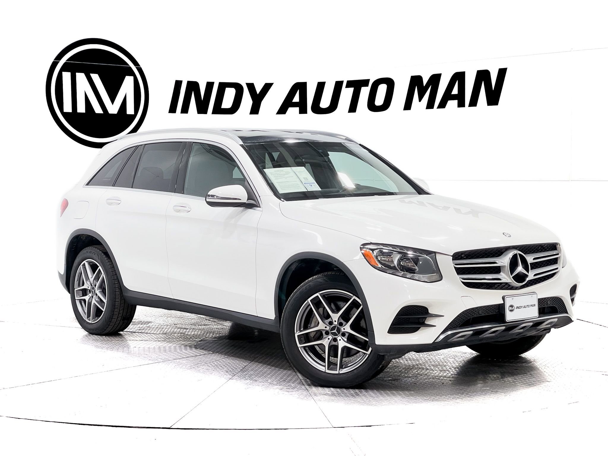 Used 2017 Mercedes-Benz GLC 300 4MATIC image 2