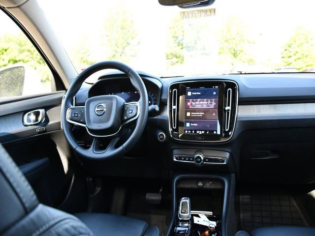 Used 2023 Volvo XC40 B5 Plus w/ Driver Assist Package AWD/4WD image 19