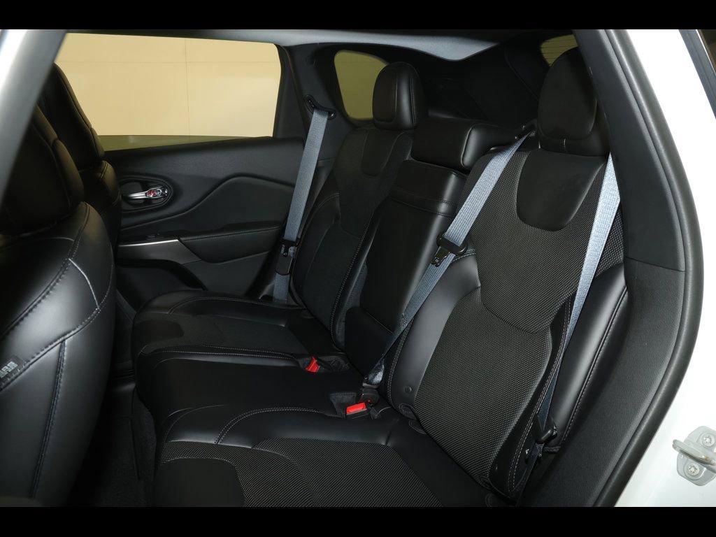 Used 2019 Jeep Cherokee Limited AWD/4WD image 29