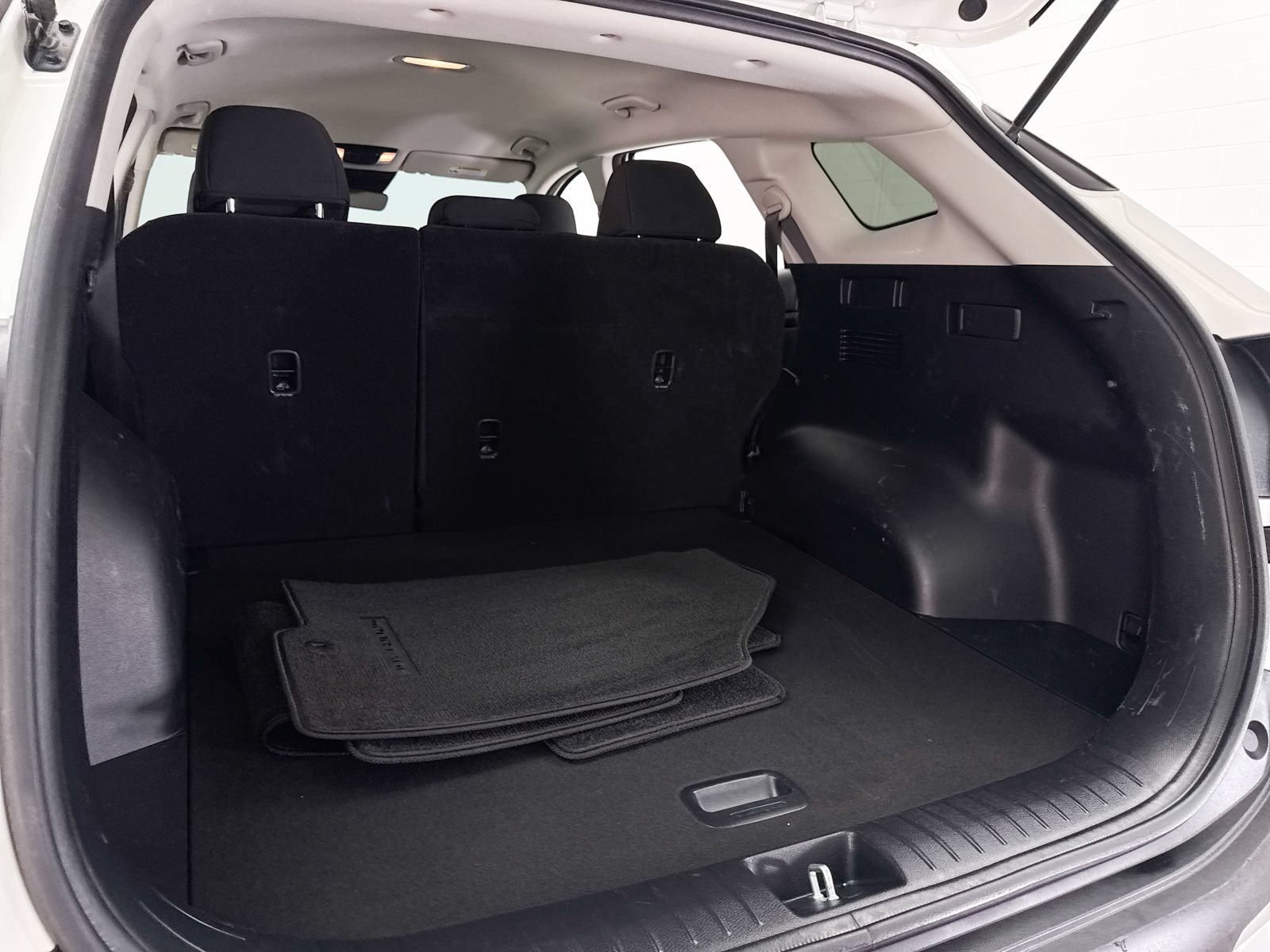 Certified 2025 Kia Sportage LX FWD image 30