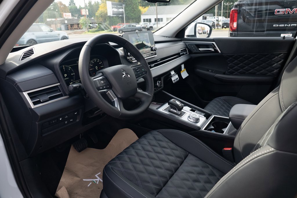 New 2025 Mitsubishi Outlander SEL image 19