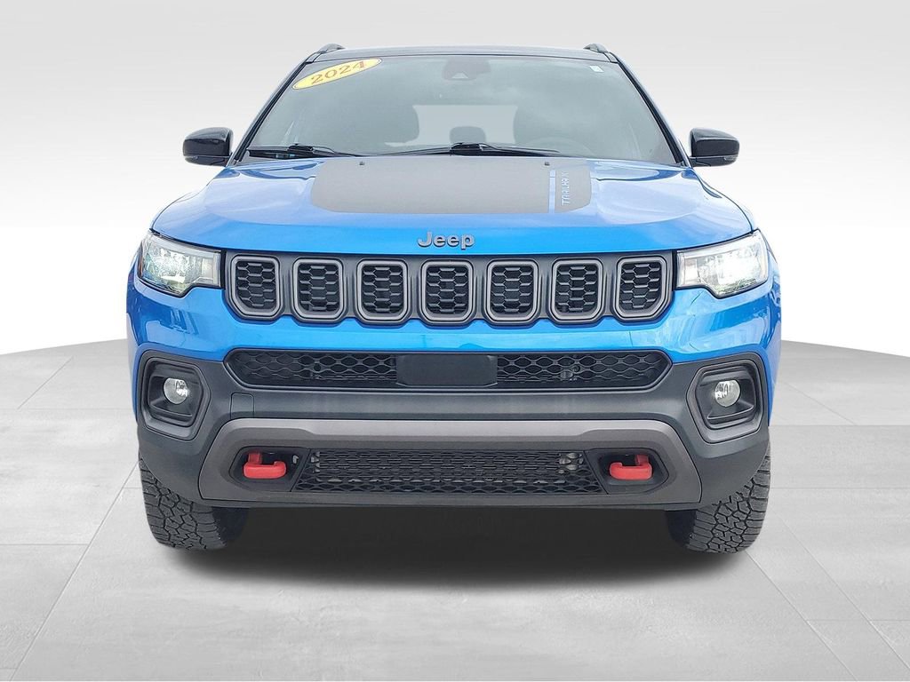 Used 2024 Jeep Compass Trailhawk image 2