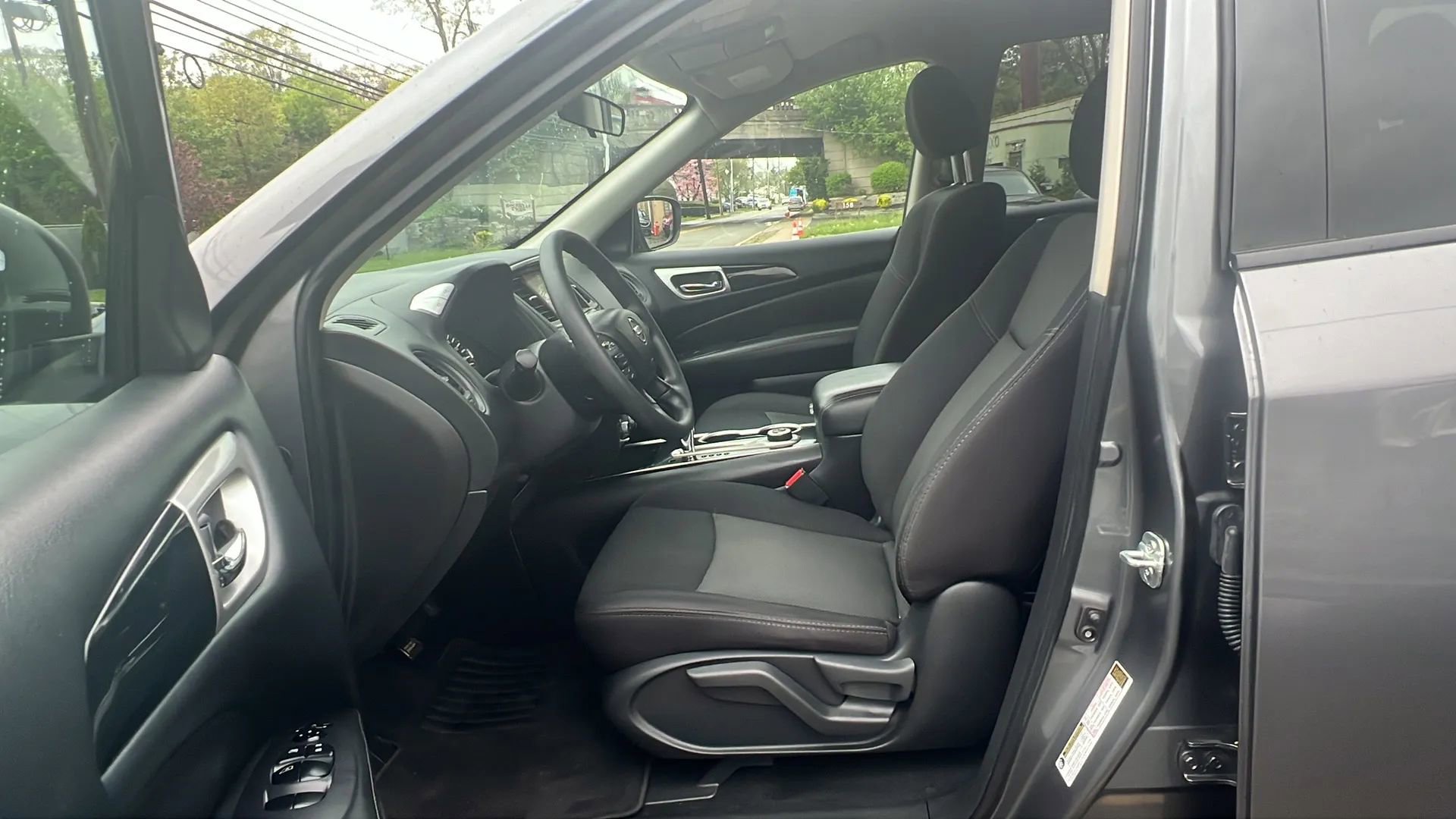 Used 2019 Nissan Pathfinder S image 26