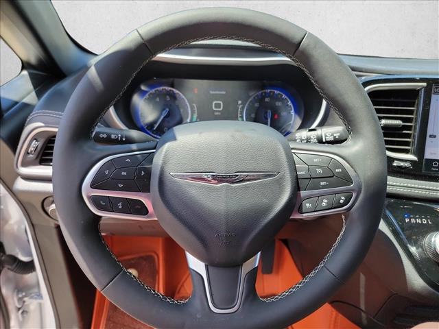 Used 2026 Chrysler Pacifica Select FWD image 15